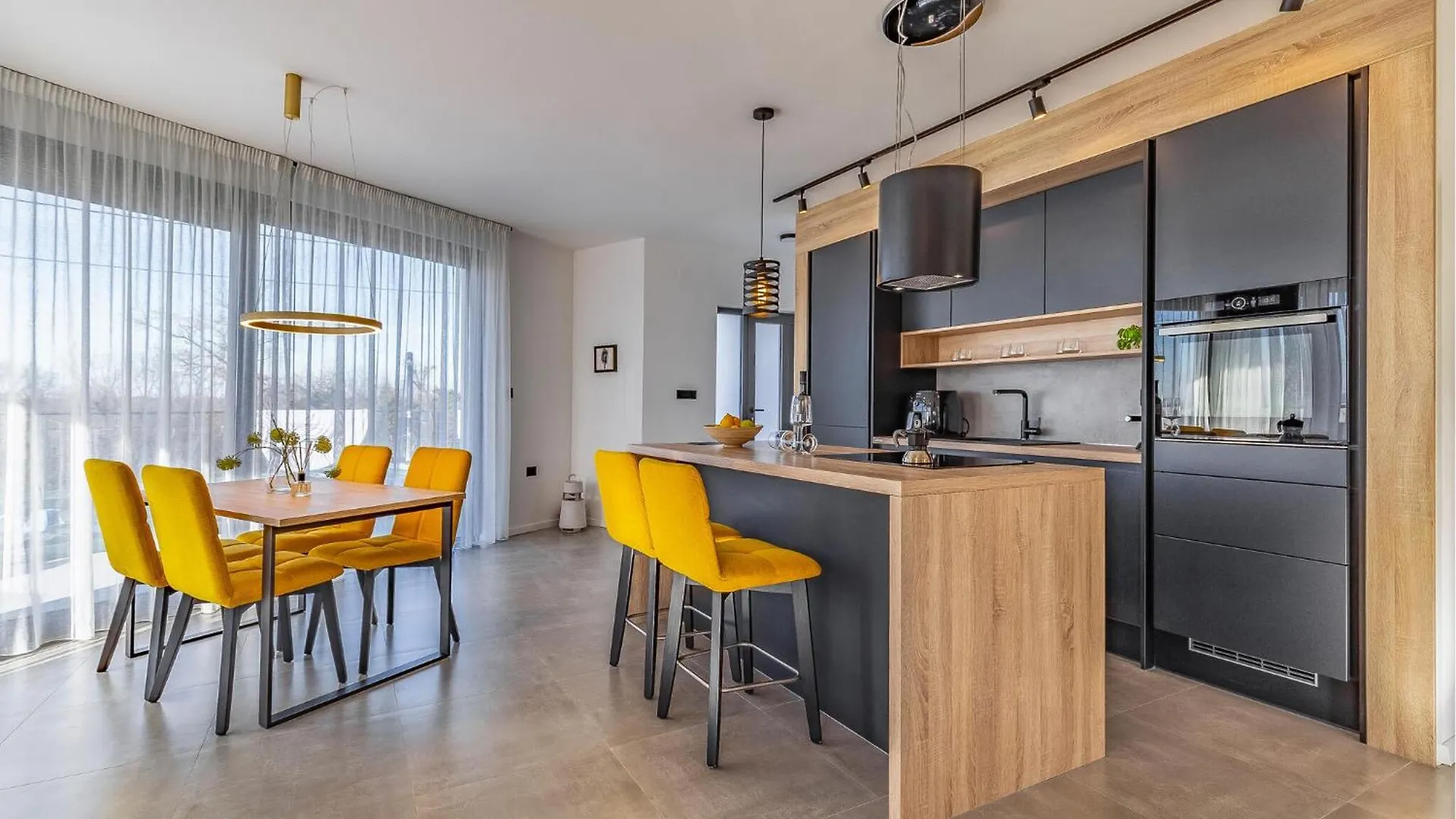 Gorgeous Home In Reburici, Trget With Kitchen Ubasico Casa de Férias